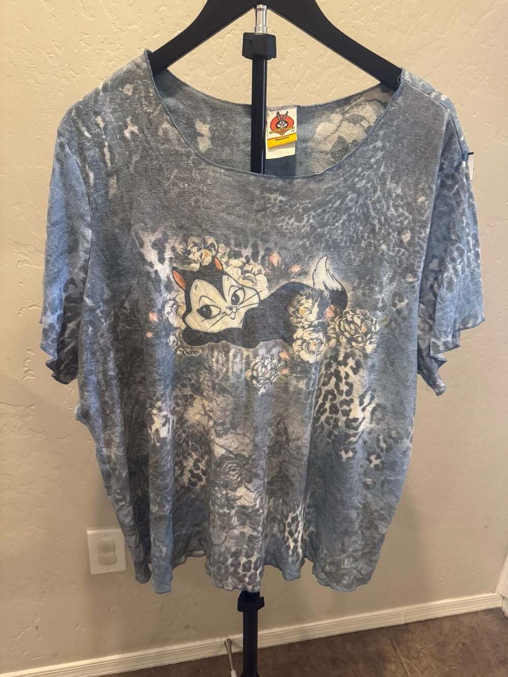 Y2k Looney Tunes Pussyfoot the Cat Floral Acid Wash T-Shirt Women Plus Size